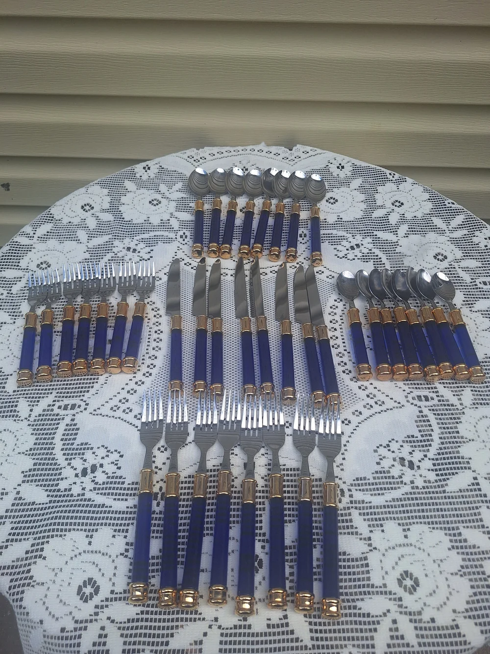 39‑Piece Cutlery Set – Beautiful Blue Handles – Very Good Condition